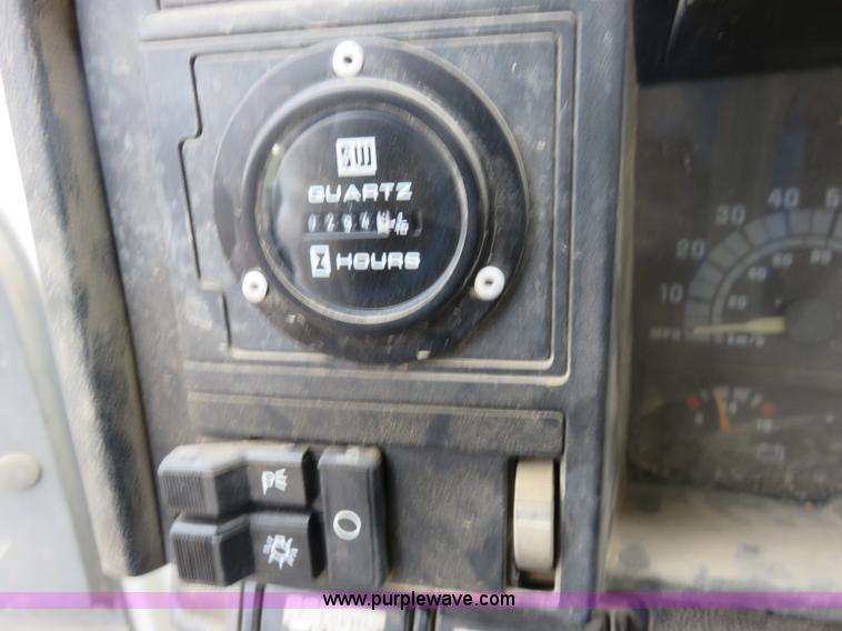 image for item I2475 1990 GMC TopKick cab and chassis