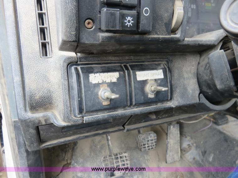 image for item I2475 1990 GMC TopKick cab and chassis