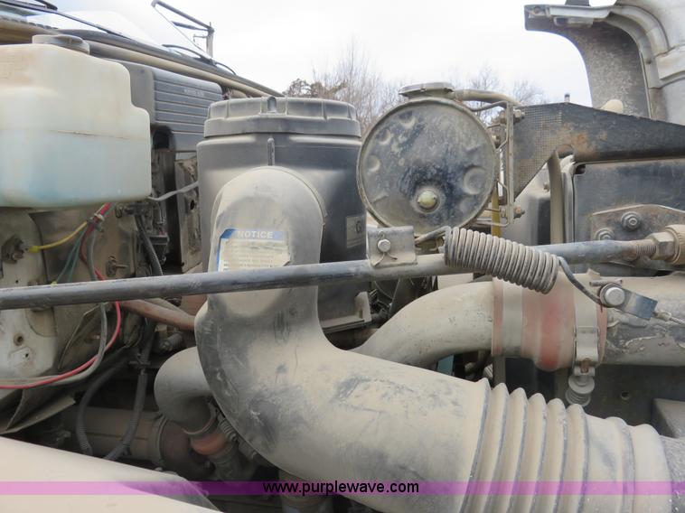 image for item I2475 1990 GMC TopKick cab and chassis