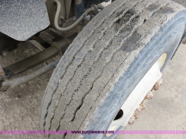 image for item I2475 1990 GMC TopKick cab and chassis