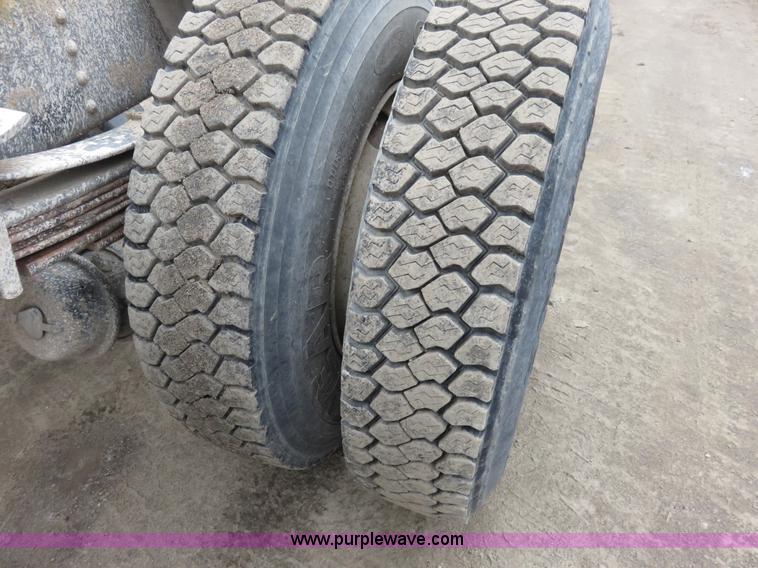 image for item I2475 1990 GMC TopKick cab and chassis