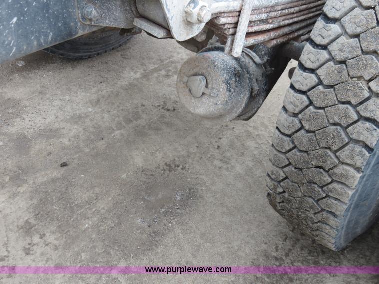 image for item I2475 1990 GMC TopKick cab and chassis