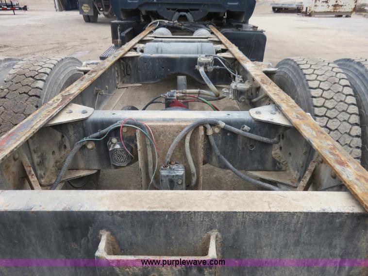 image for item I2475 1990 GMC TopKick cab and chassis