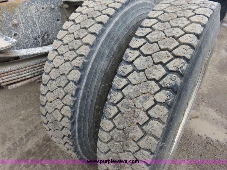 image for item I2475 1990 GMC TopKick cab and chassis