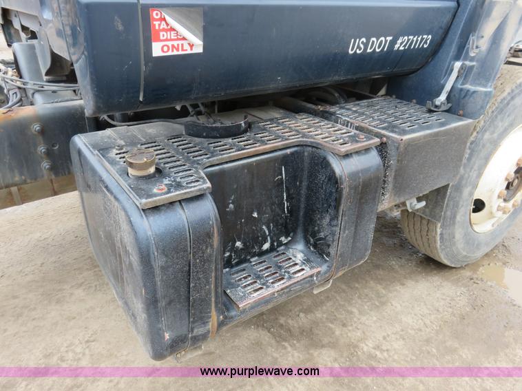 image for item I2475 1990 GMC TopKick cab and chassis