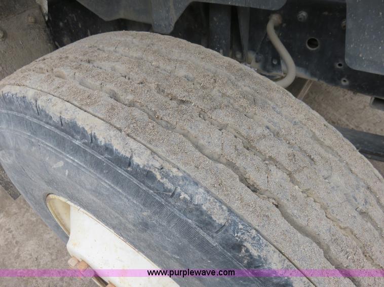 image for item I2475 1990 GMC TopKick cab and chassis