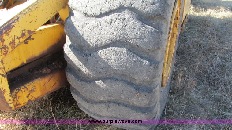 image for item I3129 1972 Caterpillar 613 elevating scraper