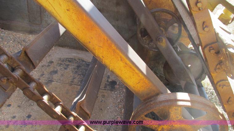 image for item I3129 1972 Caterpillar 613 elevating scraper