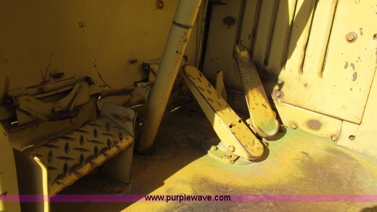 image for item I3129 1972 Caterpillar 613 elevating scraper