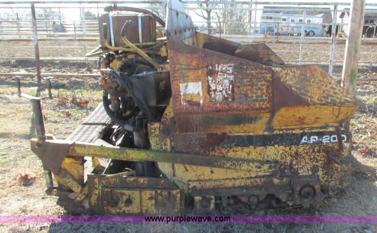 image for item I3130 1985 Caterpillar AP-200 asphalt paver