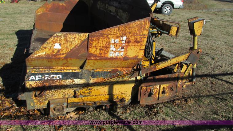 image for item I3130 1985 Caterpillar AP-200 asphalt paver