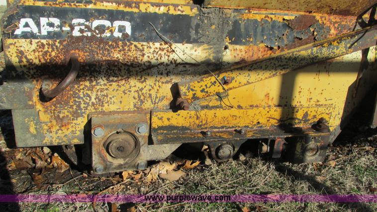 image for item I3130 1985 Caterpillar AP-200 asphalt paver