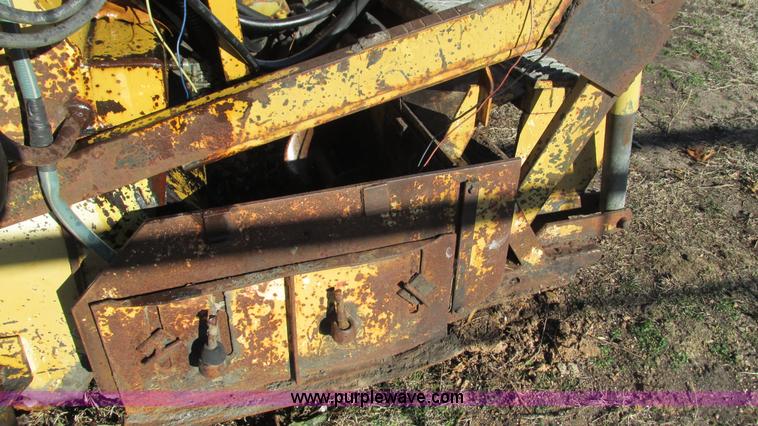 image for item I3130 1985 Caterpillar AP-200 asphalt paver