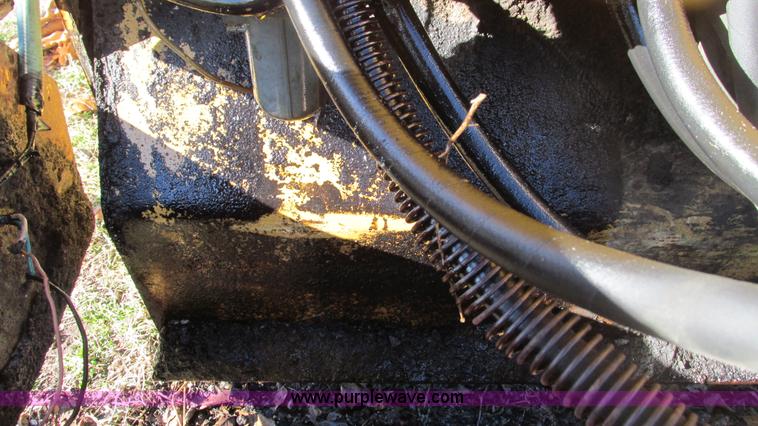 image for item I3130 1985 Caterpillar AP-200 asphalt paver