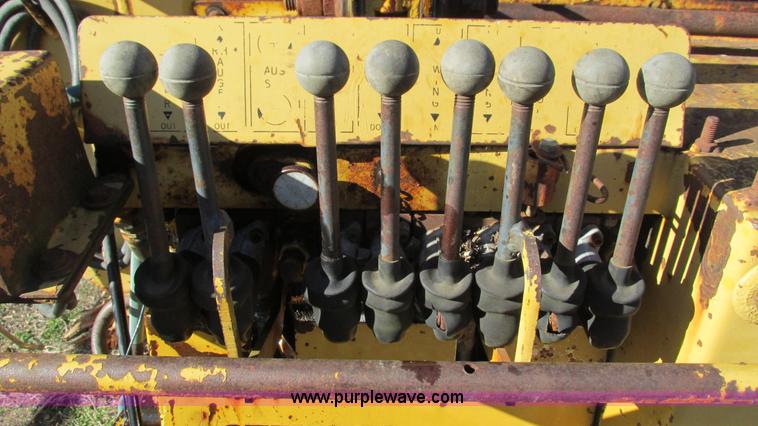 image for item I3130 1985 Caterpillar AP-200 asphalt paver