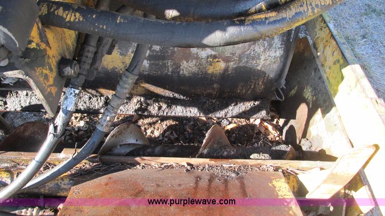 image for item I3130 1985 Caterpillar AP-200 asphalt paver