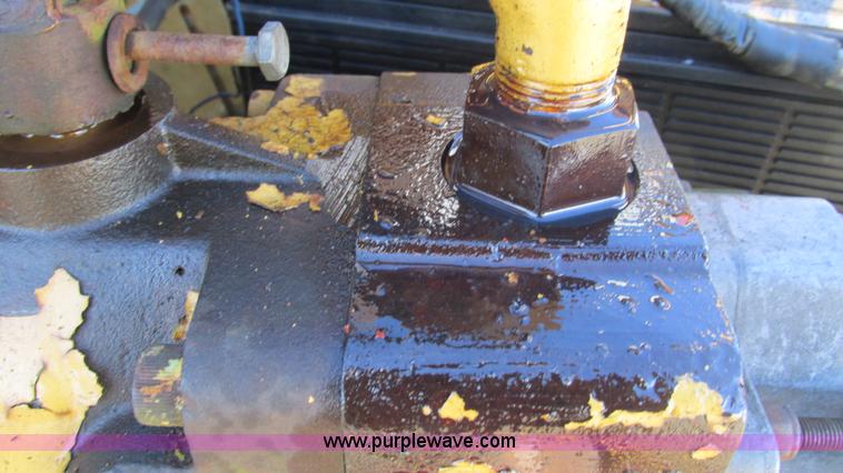 image for item I3130 1985 Caterpillar AP-200 asphalt paver