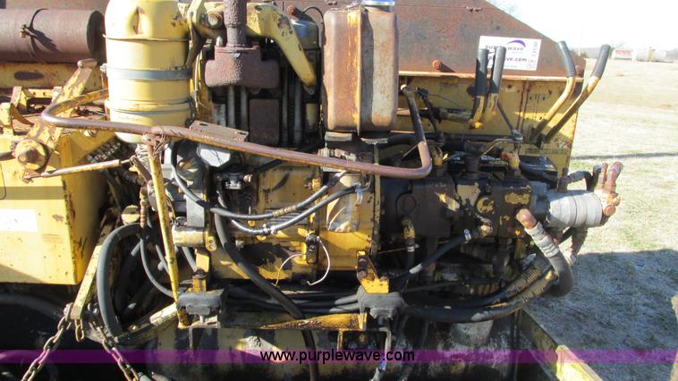 image for item I3130 1985 Caterpillar AP-200 asphalt paver