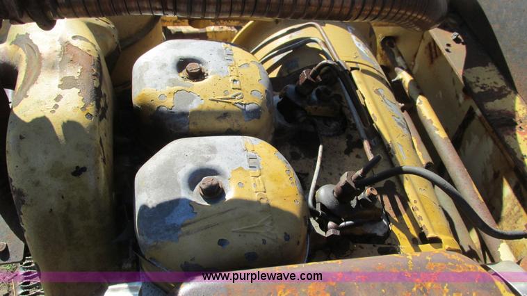 image for item I3130 1985 Caterpillar AP-200 asphalt paver