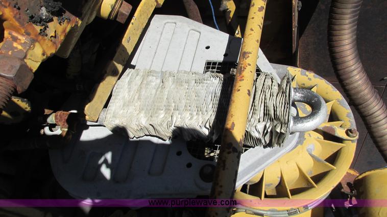 image for item I3130 1985 Caterpillar AP-200 asphalt paver