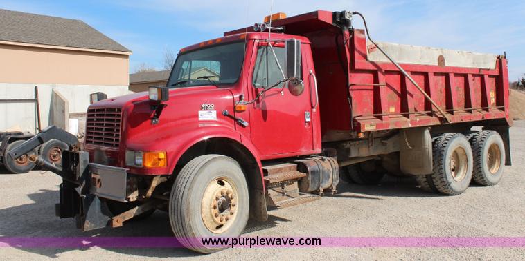 image for item I5922 1997 International 4900 dump truck