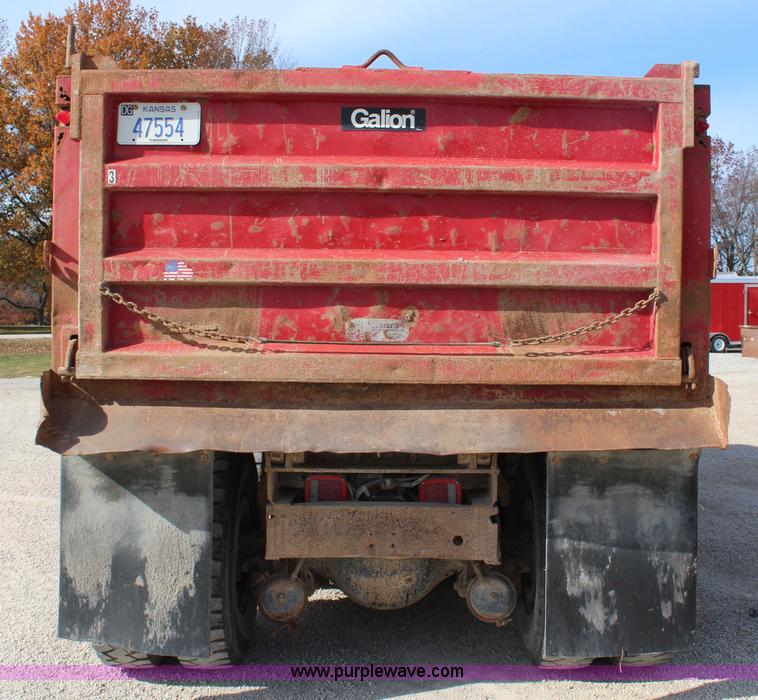 image for item I5922 1997 International 4900 dump truck