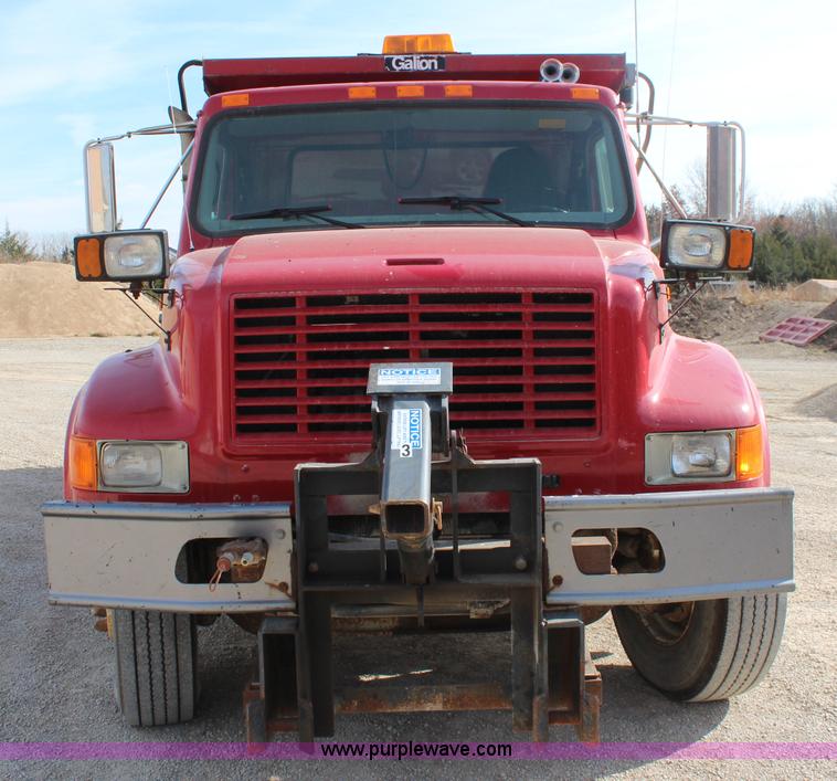 image for item I5922 1997 International 4900 dump truck
