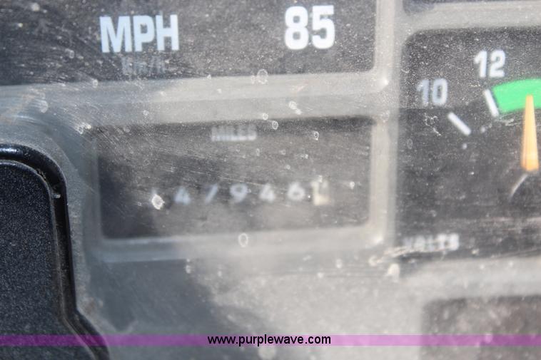 image for item I5922 1997 International 4900 dump truck