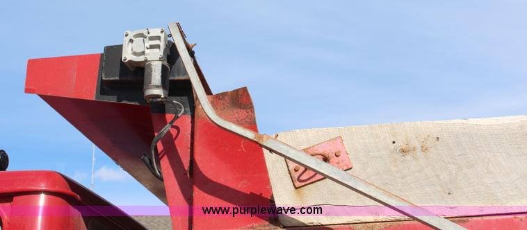 image for item I5922 1997 International 4900 dump truck