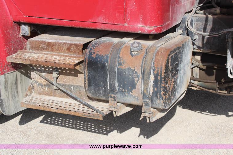 image for item I5922 1997 International 4900 dump truck