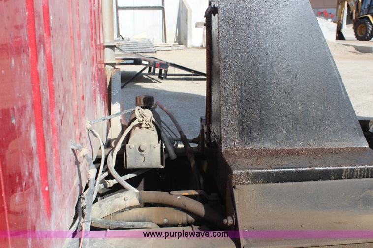 image for item I5922 1997 International 4900 dump truck