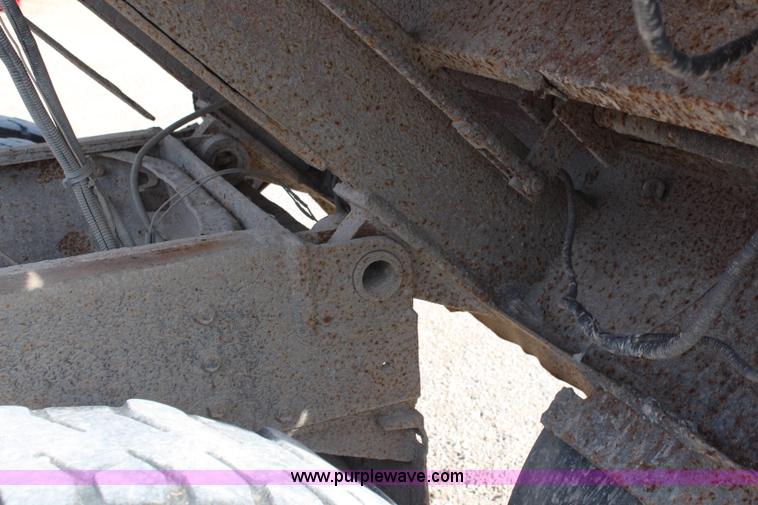 image for item I5922 1997 International 4900 dump truck