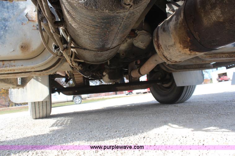 image for item I5922 1997 International 4900 dump truck