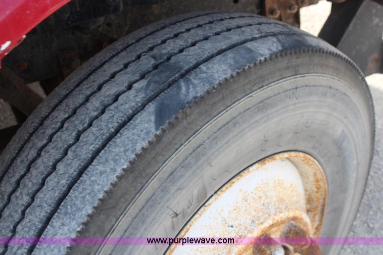 image for item I5922 1997 International 4900 dump truck