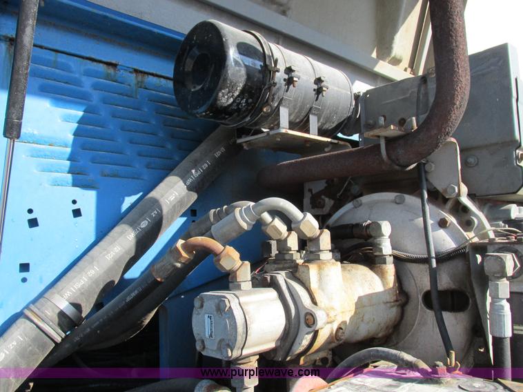 image for item I8818 1995 Genie S-60 boom lift