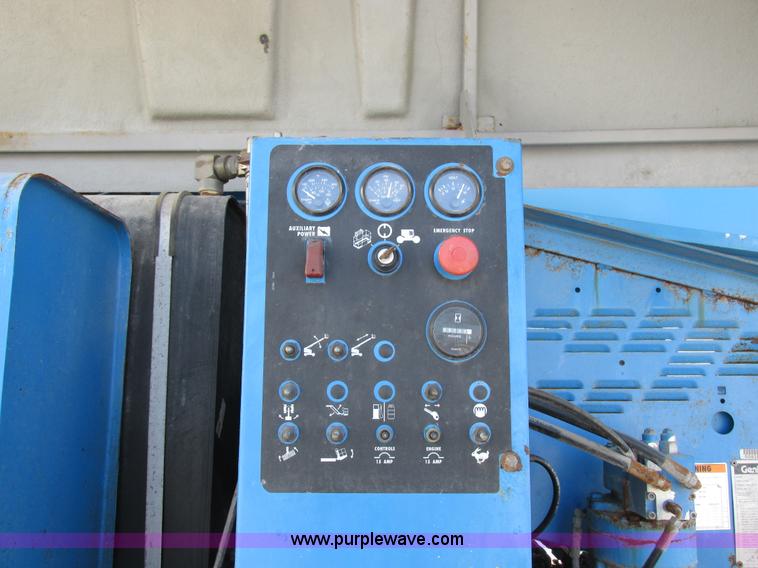 image for item I8818 1995 Genie S-60 boom lift