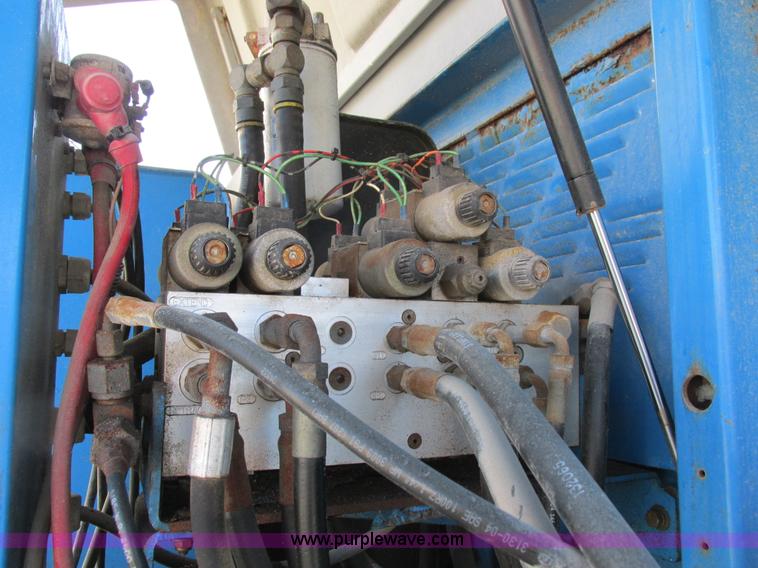 image for item I8818 1995 Genie S-60 boom lift