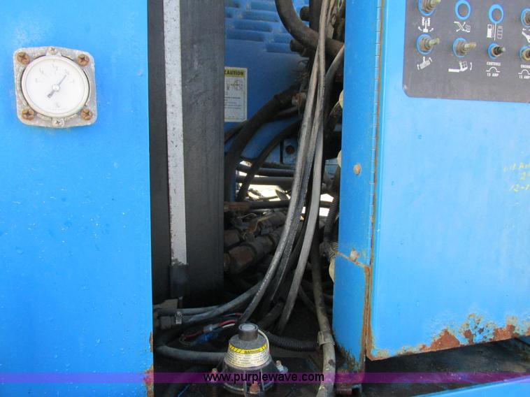 image for item I8818 1995 Genie S-60 boom lift