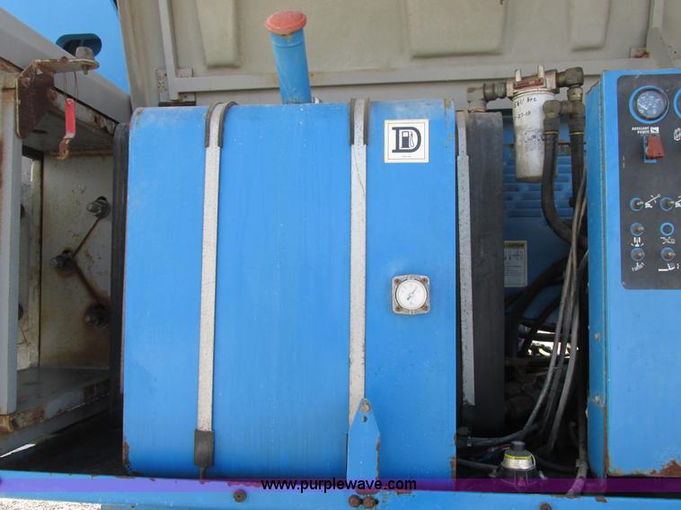 image for item I8818 1995 Genie S-60 boom lift