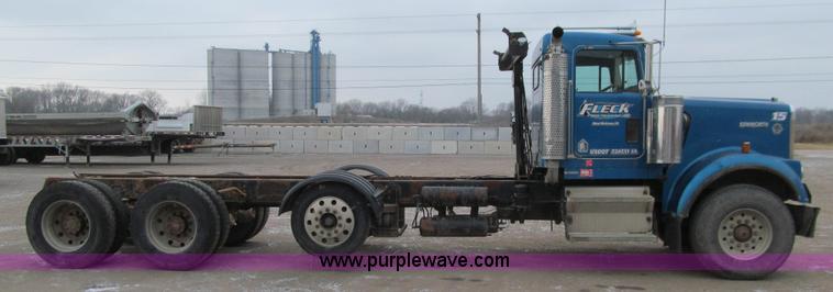 image for item J3339 1995 Kenworth W900 cab and chassis