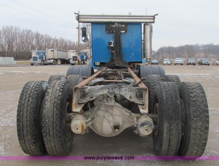 image for item J3339 1995 Kenworth W900 cab and chassis