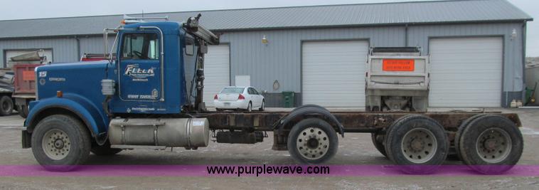 image for item J3339 1995 Kenworth W900 cab and chassis