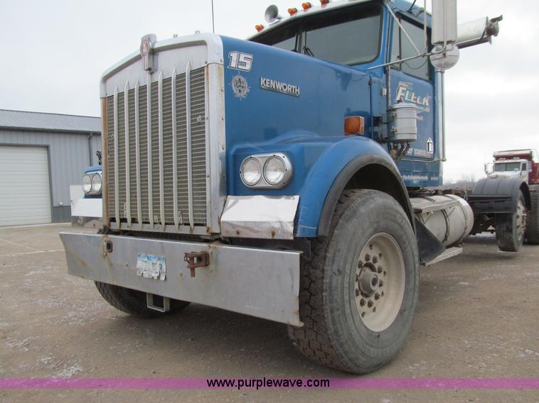 image for item J3339 1995 Kenworth W900 cab and chassis