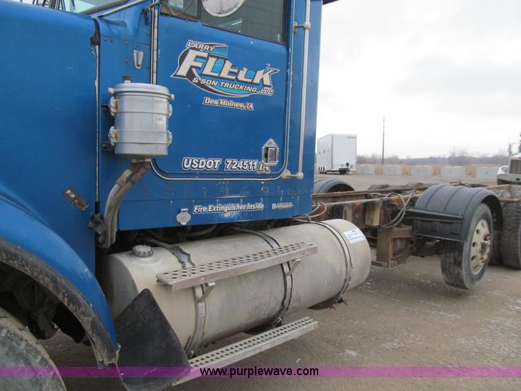 image for item J3339 1995 Kenworth W900 cab and chassis