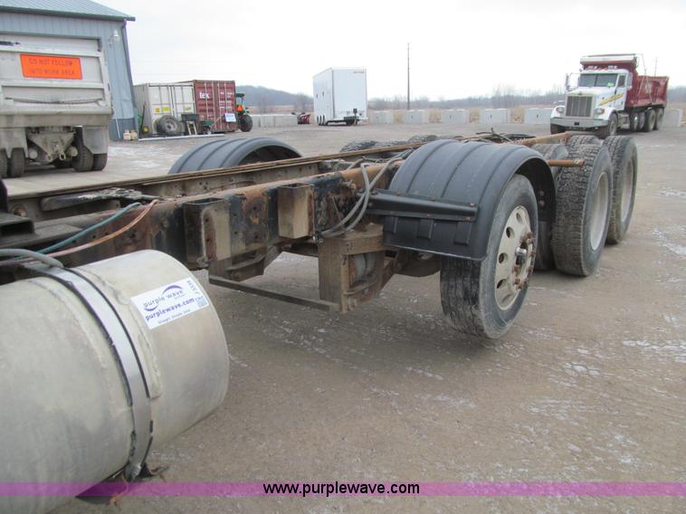 image for item J3339 1995 Kenworth W900 cab and chassis