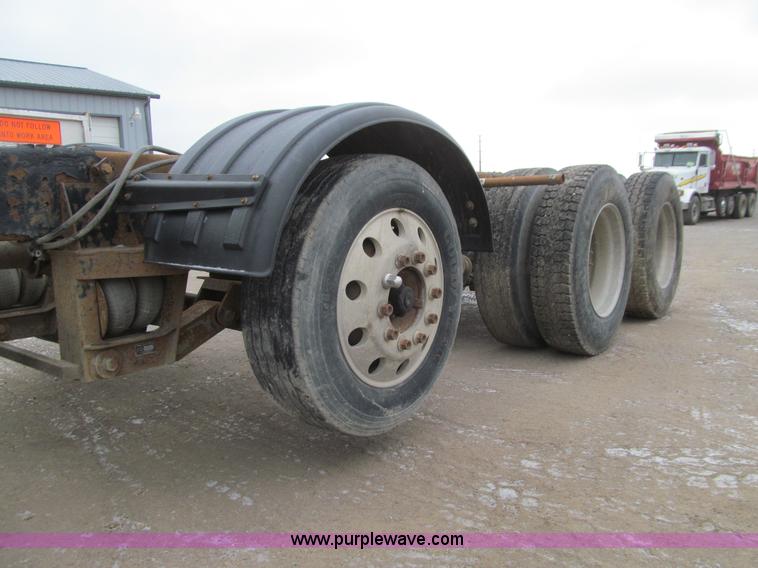 image for item J3339 1995 Kenworth W900 cab and chassis