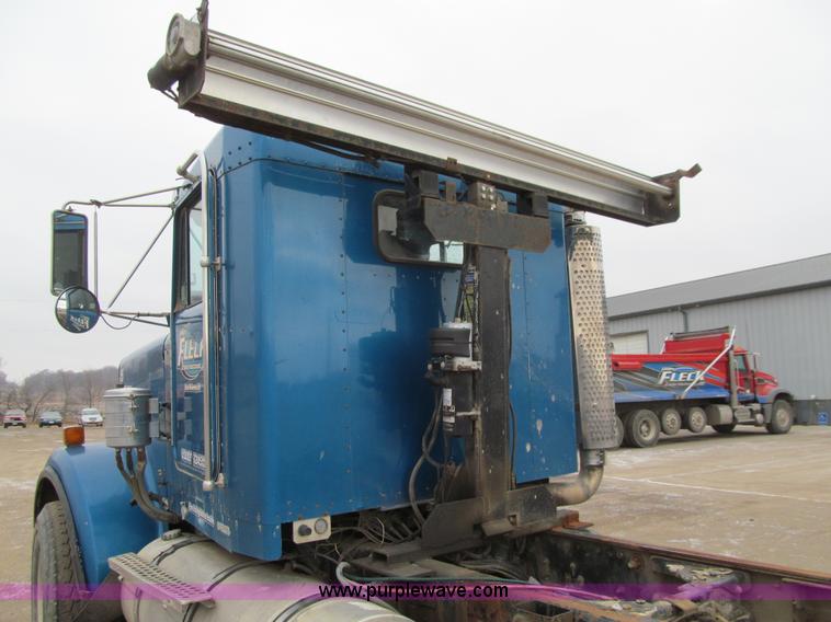 image for item J3339 1995 Kenworth W900 cab and chassis