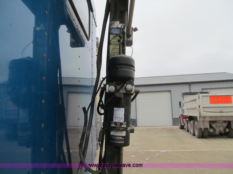 image for item J3339 1995 Kenworth W900 cab and chassis