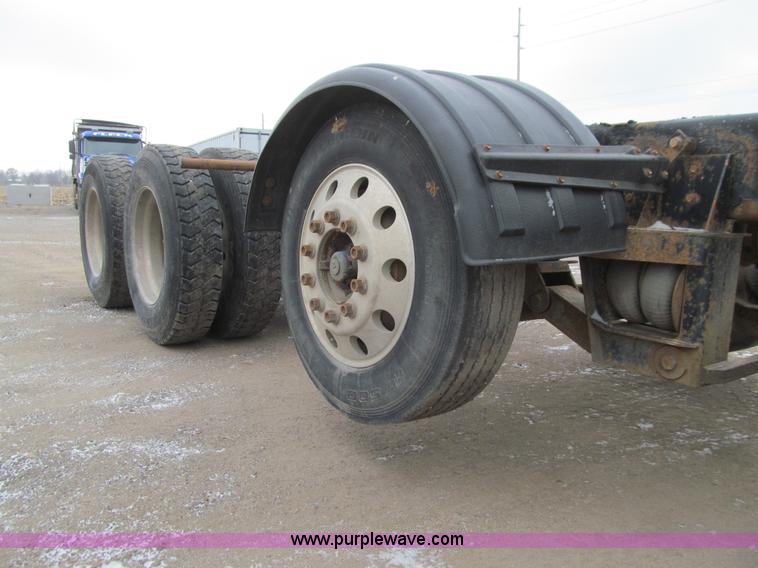 image for item J3339 1995 Kenworth W900 cab and chassis