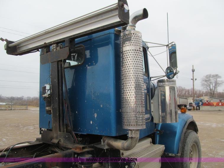 image for item J3339 1995 Kenworth W900 cab and chassis